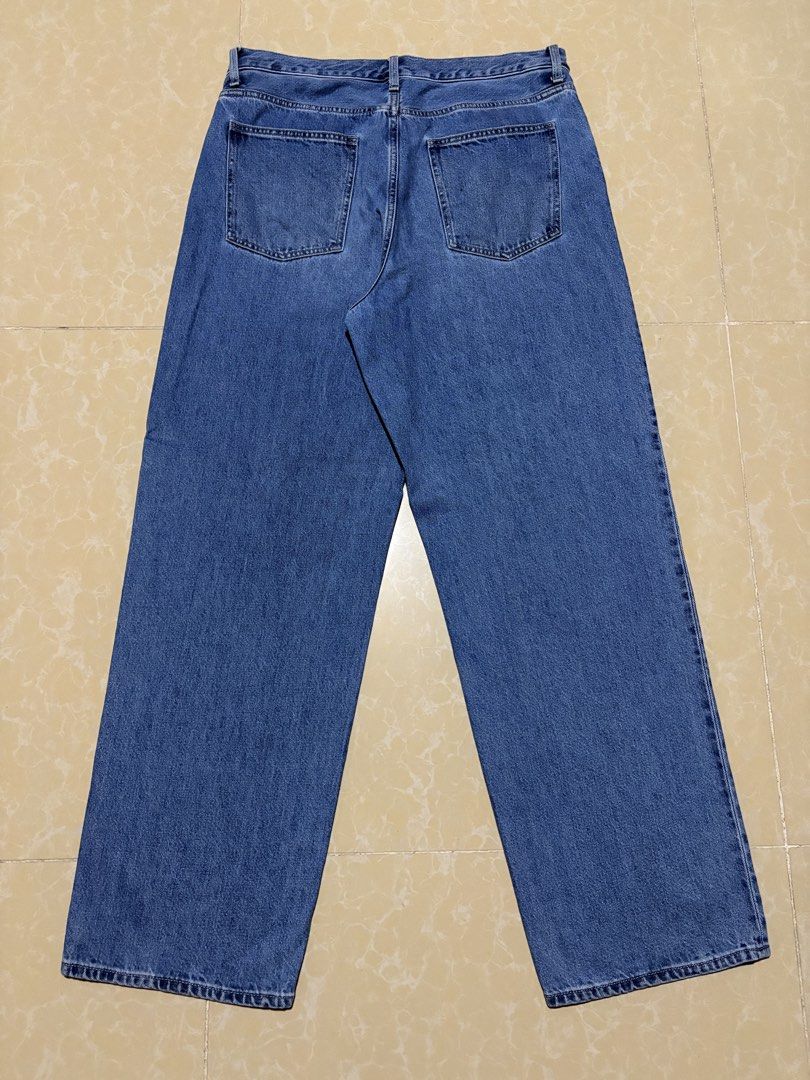 Uniqlo Wide Straight Jeans (Category: Jeans) located in Batangas. Submitted by arbyyyyy (Listing ID 1467507464, Image 3). Description: Uniqlo Wide Straight Jeans Medium Washed Denim Size 33 on tag W: 35 in. L: 43 in. H: 9.5 in..
