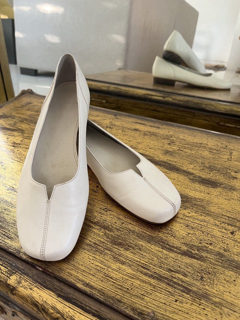 UNISA Ballet Flats (Category: Flats & Sandals) located in Muntinlupa City. Submitted by jane226ph (Listing ID 1465102794, Image 2). Description: Original and authentic. Uncommon design with fine, old school craftsmanship. Soles fitted with protective rubber overlays, heel taps were added. Natural creasing consistent with wear. Sold as-is. A Gentle Note: These are privately owned pieces, used, and vary from brand new retail items. Kindly take note