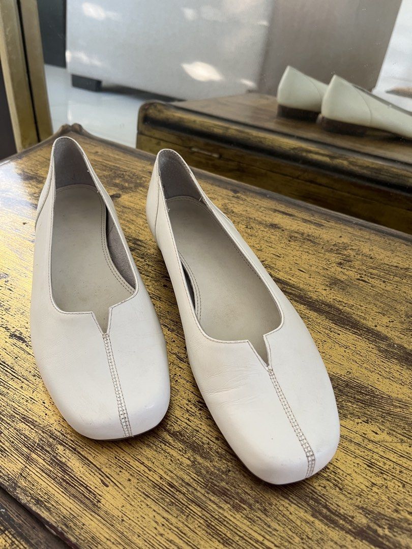 UNISA Ballet Flats (Category: Flats & Sandals) located in Muntinlupa City. Submitted by jane226ph (Listing ID 1465102794, Image 1). Description: Original and authentic. Uncommon design with fine, old school craftsmanship. Soles fitted with protective rubber overlays, heel taps were added. Natural creasing consistent with wear. Sold as-is. A Gentle Note: These are privately owned pieces, used, and vary from brand new retail items. Kindly take note