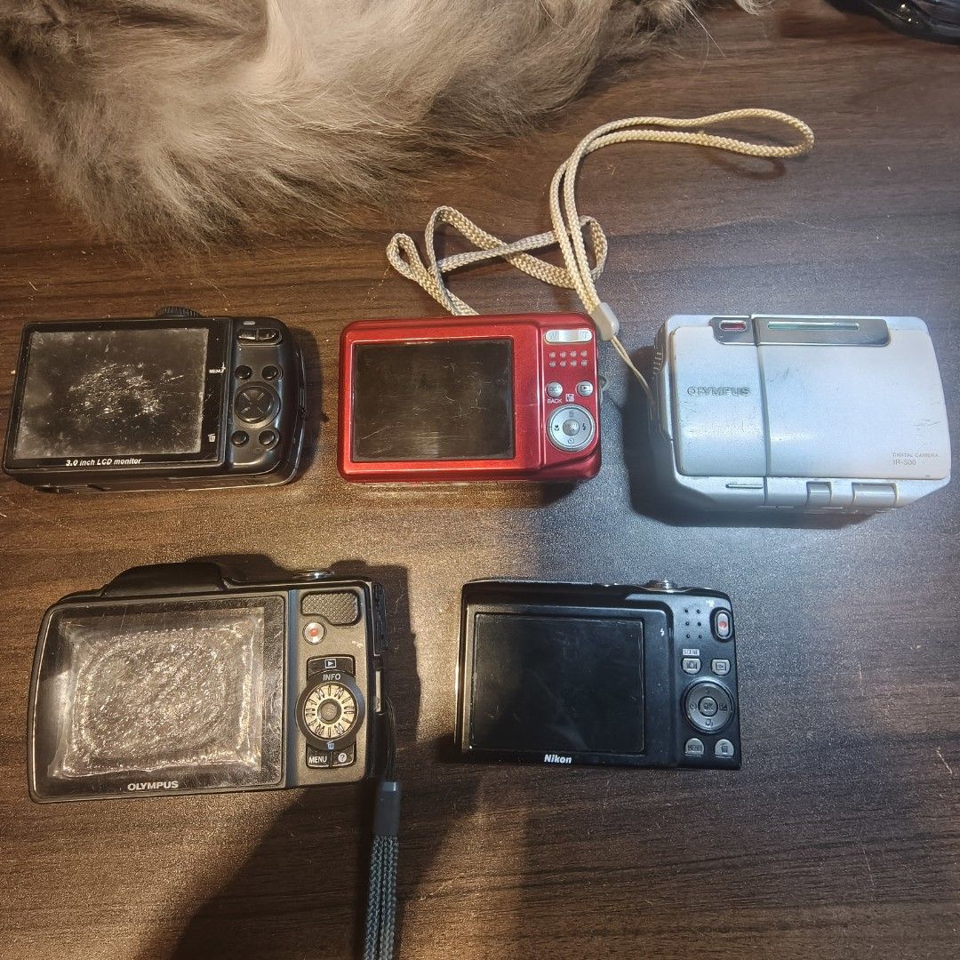 Untested DigiCams Bundle (Category: Cameras) located in Caloocan City. Submitted by josh62584 (Listing ID 1467517536, Image 2). Description: Untested DigiCams Bundle 1.5k lahat na Loc: Qc.