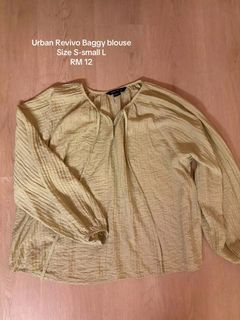 (Category: ) located in . Submitted by rosee.wardrobe (Listing ID 1467393826, Image 1). Description: .