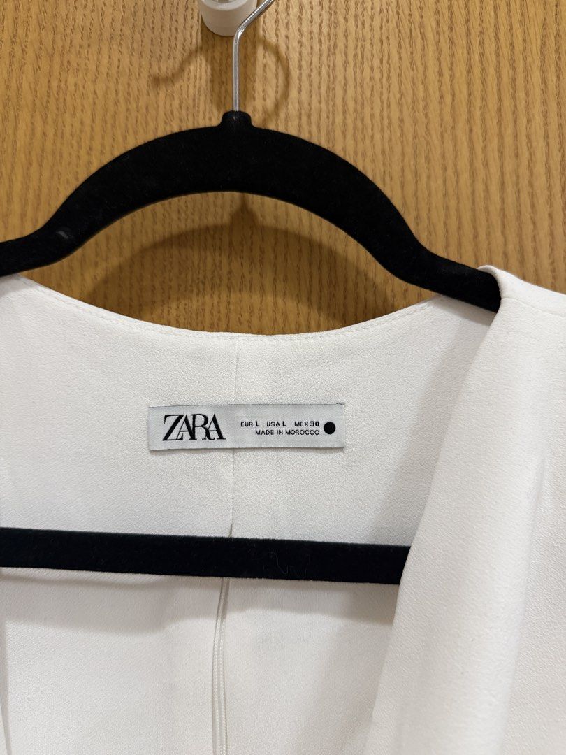 (Used once) Zara White Top (Category: Sleeveless) located in Makati City. Submitted by miaco_ (Listing ID 1467405788, Image 3). Description: - Brand: Zara - Size: L - Color: White.