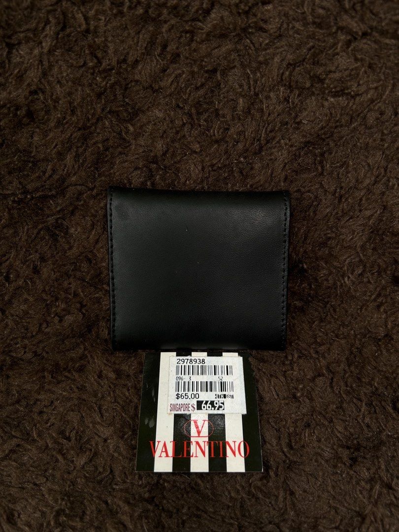 Valentino Coin Purse (Category: Wallets & Card holders) located in Naga. Submitted by helloitsk20594 (Listing ID 1467475839, Image 3). Description: 𝙑𝘼𝙇𝙀𝙉𝙏𝙄𝙉𝙊 🏷️ 𝙈𝙄𝙉𝙀: ₱450 𝑪𝒐𝒏𝒅𝒊𝒕𝒊𝒐𝒏: 10/10 condition 𝙄𝙨𝙨𝙪𝙚/𝙨: none 𝘿𝙞𝙢𝙚𝙣𝙨𝙞𝙤𝙣𝙨: 3 x 3 inches ————𝗠𝗨𝗦𝗧 𝗥𝗘𝗔𝗗!———— 📌𝙋𝙡𝙚𝙖𝙨𝙚 𝙧𝙚𝙡𝙮 𝙤𝙣 𝙩𝙖𝙜𝙨 𝙤𝙧 𝙙𝙤 𝙮𝙤𝙪 𝙤𝙬𝙣 𝙧𝙚𝙨𝙚𝙖𝙧𝙘𝙝 📌𝘼𝙪𝙩𝙝𝙚𝙣𝙩𝙞𝙘𝙞𝙩𝙮 𝙣𝙤𝙩 𝙨𝙩𝙖𝙩𝙚𝙙 𝙩𝙤 𝙖𝙫𝙤𝙞𝙙 𝙢𝙞
