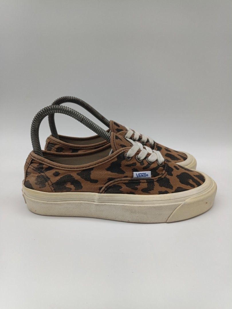 Vans Authentic Animal Print Canvas Sneakers (Category: Sneakers) located in Imus. Submitted by grindhouse.thriftshop (Listing ID 1467421745, Image 3). Description: Condition: Excellent Issue: None Size: 6 US / 36 EUR (Women's) Price: 850 + SF Location: Imus, Cavite (Open for pick-up) Courier: j&t 95, LBC 145, Lalamove .