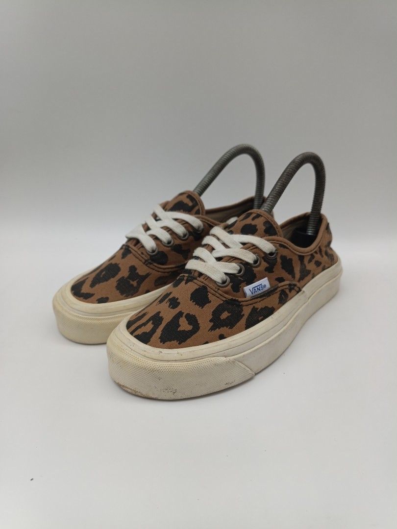 Vans Authentic Animal Print Canvas Sneakers (Category: Sneakers) located in Imus. Submitted by grindhouse.thriftshop (Listing ID 1467421745, Image 1). Description: Condition: Excellent Issue: None Size: 6 US / 36 EUR (Women's) Price: 850 + SF Location: Imus, Cavite (Open for pick-up) Courier: j&t 95, LBC 145, Lalamove .