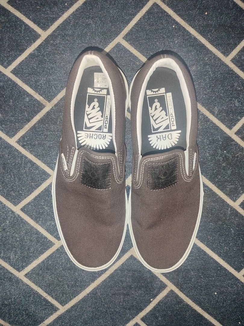 Vans Dakota Roche Slip-On (Category: Sneakers) located in Manila. Submitted by kargamento (Listing ID 1467455015, Image 1). Description: Vans Dakota Roche slip on No Issue 2500 Negotiable for sure buyer Can do lalamove and j&t 📍Quezon City.