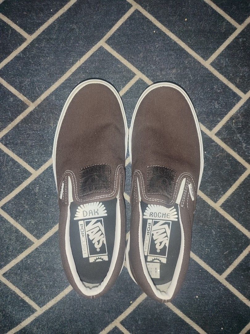 Vans Dakota Roche Slip-On (Category: Sneakers) located in Manila. Submitted by kargamento (Listing ID 1467455015, Image 2). Description: Vans Dakota Roche slip on No Issue 2500 Negotiable for sure buyer Can do lalamove and j&t 📍Quezon City.