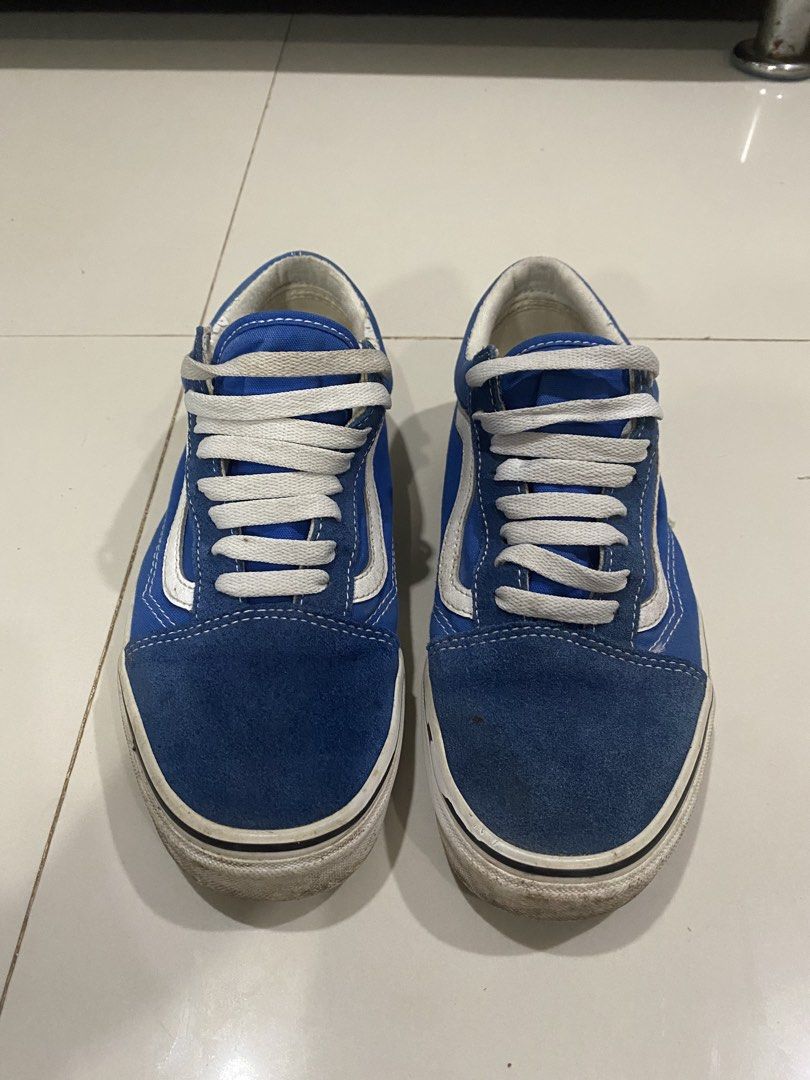 Vans Old Skool Blue White Skate Shoes (Category: Sneakers) located in Cebu City. Submitted by shredder365 (Listing ID 1467384118, Image 1). Description: Vans Old Skool Blue/White (No Box) 💰 ₱500 fix Size naa ra sa pic Original Vans Old Skool in blue/white. Pre-owned and needs washing/cleaning. Has normal signs of use, dirt, and wear on the soles/midsoles. Still wearable and perfect for casual/streetwear outfits. US pair — from USA. Selling as-is