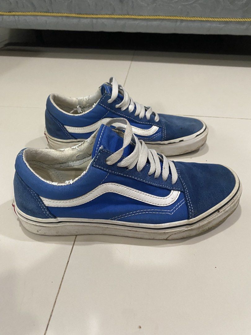 Vans Old Skool Blue White Skate Shoes (Category: Sneakers) located in Cebu City. Submitted by shredder365 (Listing ID 1467384118, Image 3). Description: Vans Old Skool Blue/White (No Box) 💰 ₱500 fix Size naa ra sa pic Original Vans Old Skool in blue/white. Pre-owned and needs washing/cleaning. Has normal signs of use, dirt, and wear on the soles/midsoles. Still wearable and perfect for casual/streetwear outfits. US pair — from USA. Selling as-is