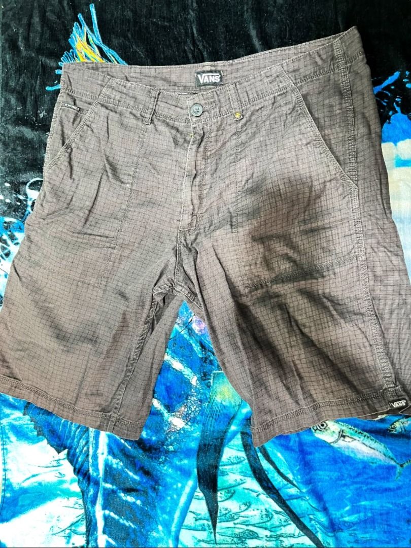 Vans shorts (Category: Shorts) located in Naga. Submitted by noicechoice.ph (Listing ID 1467601134, Image 1). Description: Vans shorts Size 36.