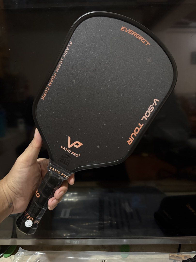 Vatic pro V-Sol Tour evergrit (Category: Racket and Ball Sports) located in Baguio. Submitted by tunehaven (Listing ID 1467494488, Image 2). Description: Brandnew not used money back guarantee of proven fake..