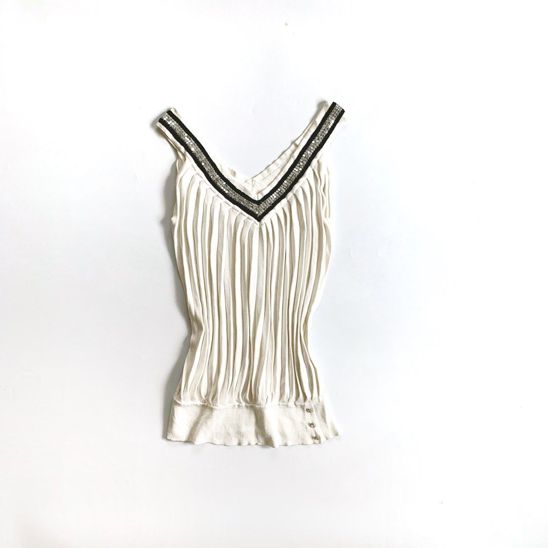 Veeko knit top (Category: Blouses) located in Tarlac. Submitted by luv__vintage (Listing ID 1467473497, Image 2). Description: .