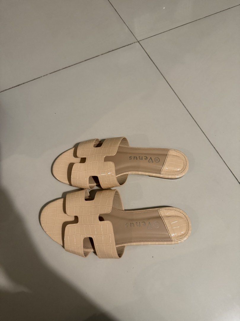 Venus Cream Sandals Size 38 (Category: Flats & Sandals) located in Makati City. Submitted by florencedoll (Listing ID 1467536037, Image 1). Description: - Brand: Venus - Size: 38 - Color: Cream - Material: Faux crocodile leather strap - Style: Open-toe slip-on with flat heel - Condition: Great for daily casual outings and effortless styling.