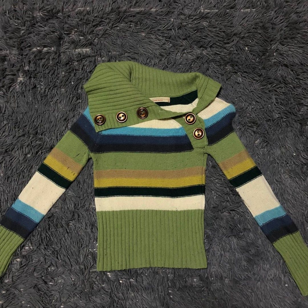 Vera Moda Knit Sweater (Category: Activewear) located in Camiling. Submitted by thriftscape2024 (Listing ID 1467461401, Image 1). Description: Excellent Condition Color rate: 9/10 Issue: lints Dimes: W12xL19.