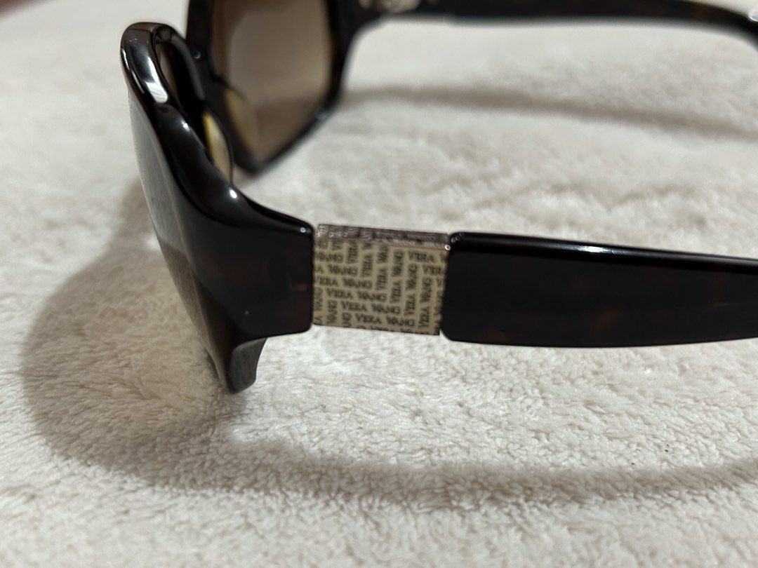 Vera Wang Sunglasses (Category: Sunglasses & Eyewear) located in Baguio. Submitted by previouslymine.10 (Listing ID 1467430597, Image 3). Description: - Authentic Vera sunglasses - With box.