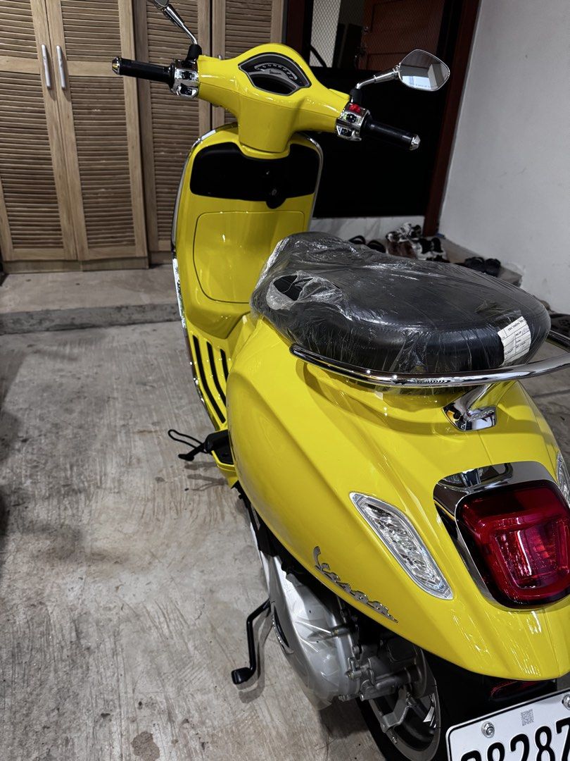 Vespa Primavera 150 Scooter Yellow (Category: Skates, Rollerblades & Scooters) located in Makati City. Submitted by lesliit (Listing ID 1467517604, Image 2). Description: - Color: Bright yellow with clean, well-maintained paintwork - Condition: Stored indoors, excellent overall condition with seat still wrapped in protective plastic - Design: Classic retro look featuring a round headlight and iconic Vespa branding badges - Hardware: Dual chrome h