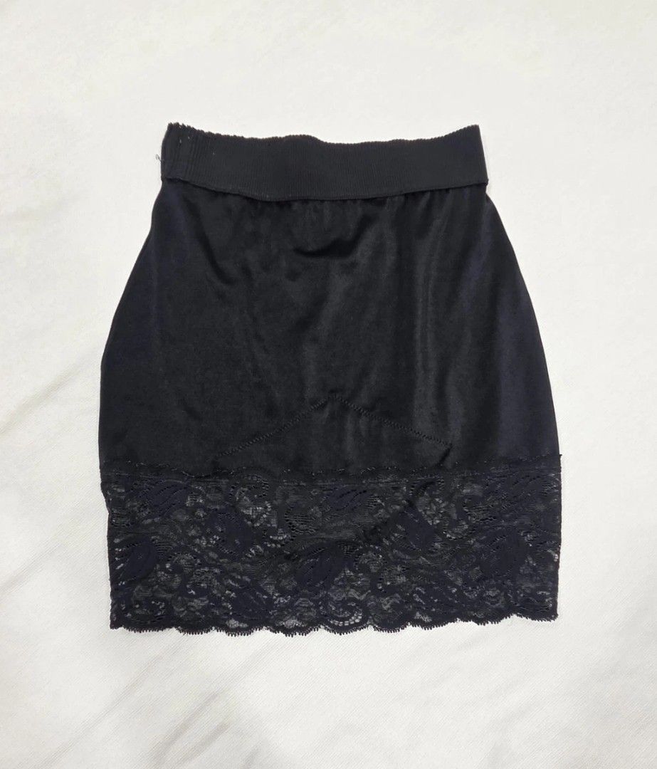 VICTORIA SECRET (Category: Undergarments & Loungewear) located in Manila. Submitted by icamalicdem29 (Listing ID 1467484706, Image 2). Description: Victoria’s Secret Second Skin Slip Skirt Shapewear Underpants.