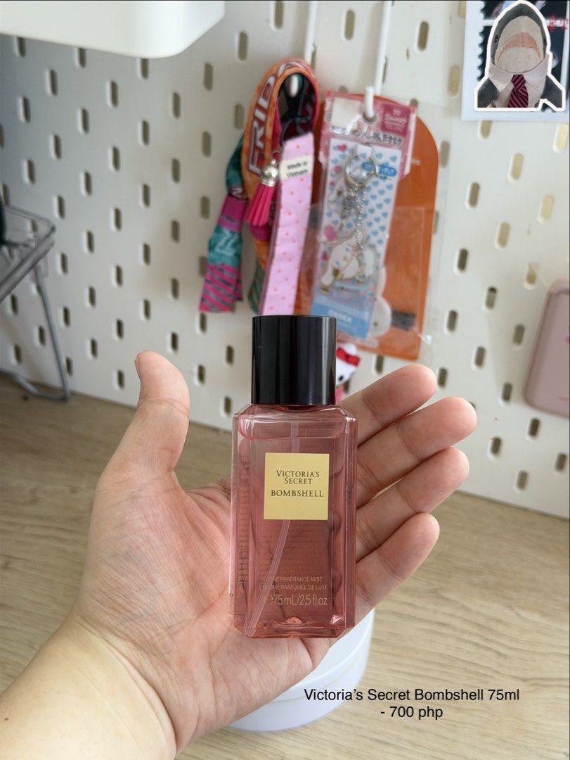 Victoria’s Secret Bombshell Mist (Category: Fragrance & Deodorants) located in Manila. Submitted by cinnmoroll (Listing ID 1467386671, Image 1). Description: - 75ml - last price 700.