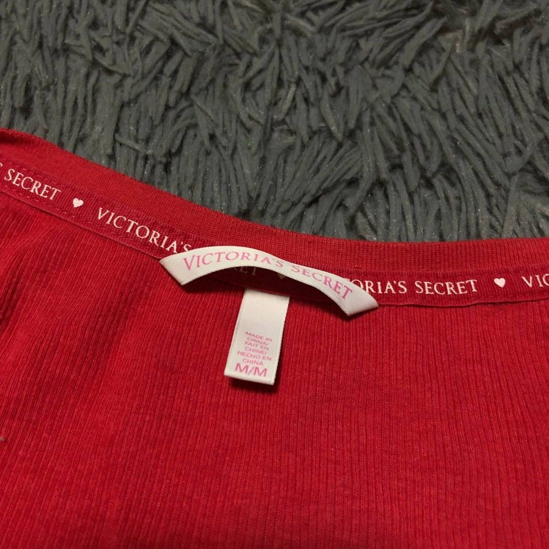 Victoria's Secret Longsleeve (Category: Activewear) located in Camiling. Submitted by thriftscape2024 (Listing ID 1467467371, Image 2). Description: Excellent Condition Color rate: 9/10 Issue: ❌❌❌ Dimes: W15xL24.