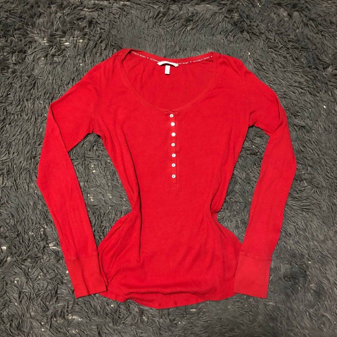 Victoria's Secret Longsleeve (Category: Activewear) located in Camiling. Submitted by thriftscape2024 (Listing ID 1467467371, Image 1). Description: Excellent Condition Color rate: 9/10 Issue: ❌❌❌ Dimes: W15xL24.