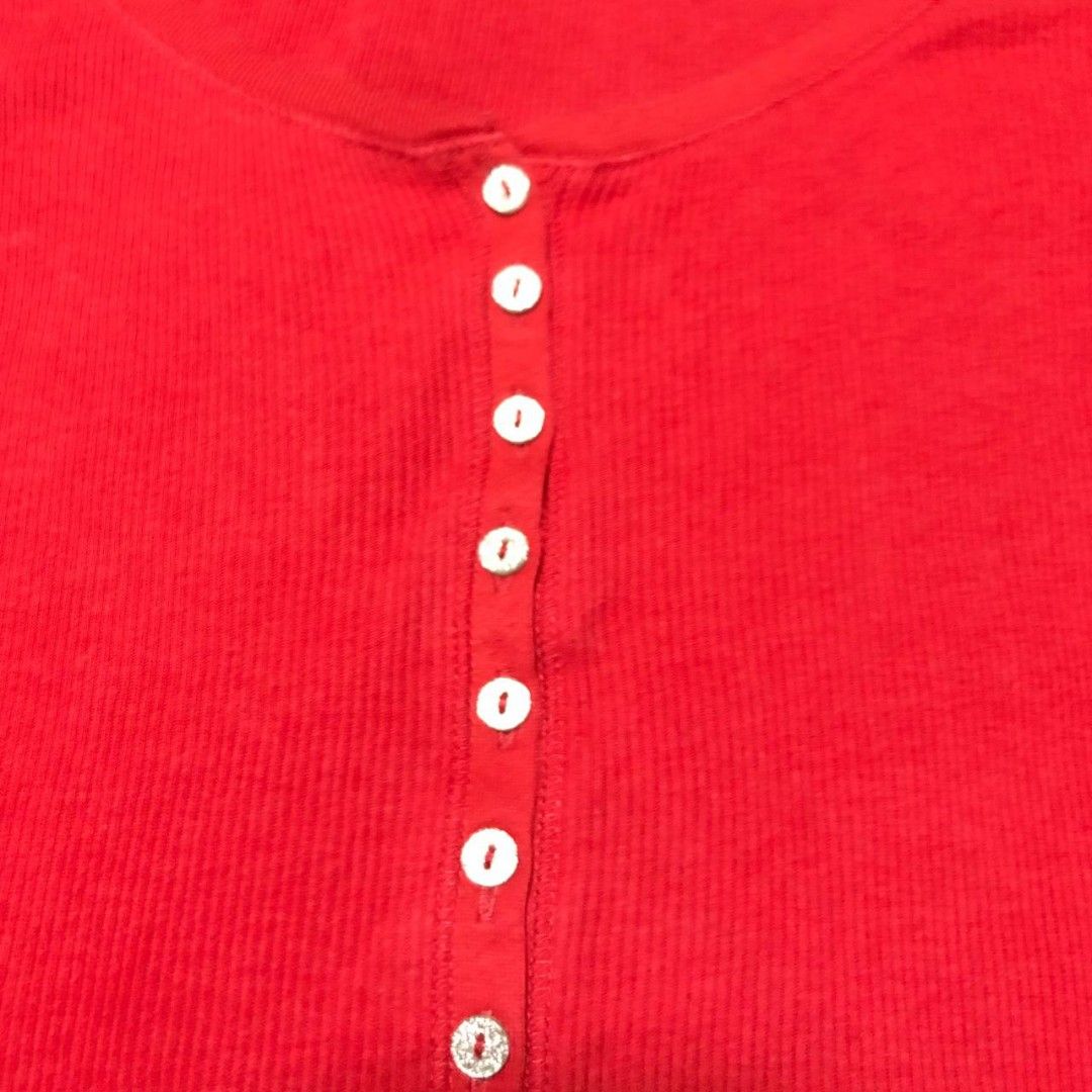 Victoria's Secret Longsleeve (Category: Activewear) located in Camiling. Submitted by thriftscape2024 (Listing ID 1467467371, Image 3). Description: Excellent Condition Color rate: 9/10 Issue: ❌❌❌ Dimes: W15xL24.