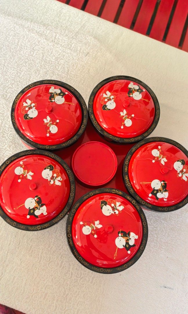 Vintage Asian Lady Susan Candy (Category: Vintage Collectibles) located in Tuguegarao City. Submitted by zenphoenix-7ad615 (Listing ID 1467394350, Image 1). Description: Vintage lunar new year candy lady Susan Like new.