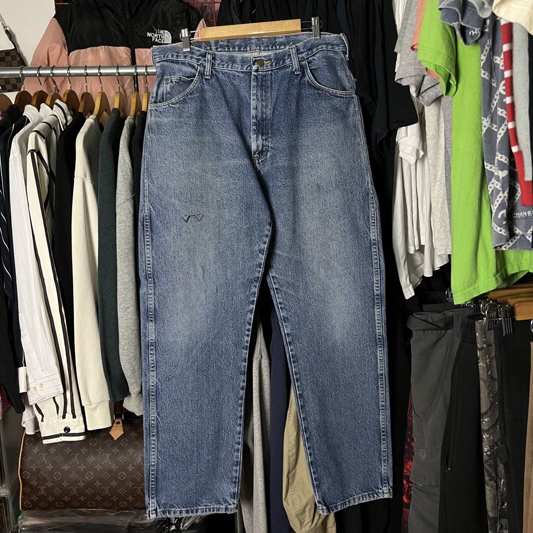 vintage blue Wrangler regular-fit (Category: Activewear) located in Daet. Submitted by wearthriftingcloth. (Listing ID 1467527351, Image 1). Description: 👕WRANGLER Measurement:W36L44H8.5T13 Issue(s):SEE ON PIC Condition: 9.5/10 Color rate: 9.5/10 ➡️Swipe- to see more detail pic 📌No Deleting/Cancelation‼️ 📌Color may Vary Due to Lighting‼️ 📌Please be responsible buyer Bogus/Flaker will be posted‼️ 📌All ltems Need Wash‼️.