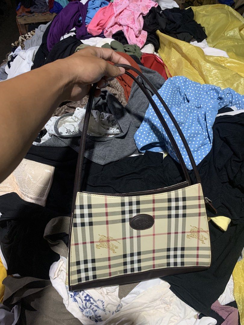 VINTAGE BURBERRY (Category: Announcements) located in Manila. Submitted by ibramac11 (Listing ID 1467532742, Image 2). Description: .