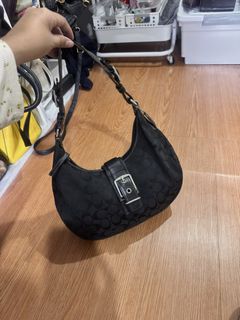 (Category: ) located in . Submitted by poshavenue_boutique (Listing ID 1467566059, Image 1). Description: .