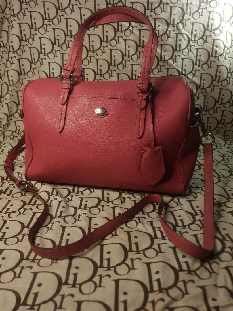 Vintage Coach shoulder pink bag (Category: Shoulder Bags) located in San Fernando. Submitted by retro.district. (Listing ID 1467523444, Image 1). Description: Decluttering bags RFS: MOM NEEDS TO FREE UP SOME SPACE IN HER CLOSET - Vintage Coach shoulder bag - Condition: Excellent (Rank A) - no issue - Color Rate: 9.5/10.