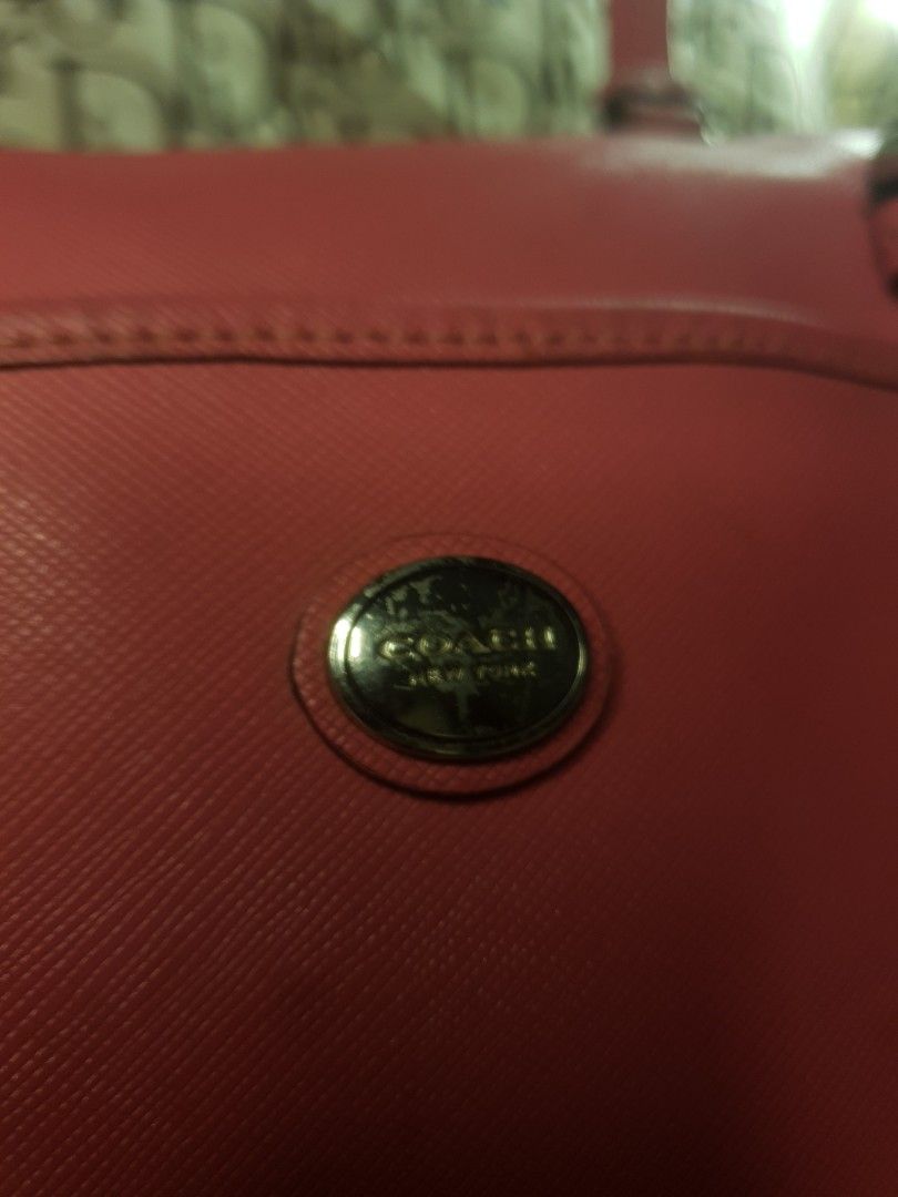 Vintage Coach shoulder pink bag (Category: Shoulder Bags) located in San Fernando. Submitted by retro.district. (Listing ID 1467523444, Image 2). Description: Decluttering bags RFS: MOM NEEDS TO FREE UP SOME SPACE IN HER CLOSET - Vintage Coach shoulder bag - Condition: Excellent (Rank A) - no issue - Color Rate: 9.5/10.