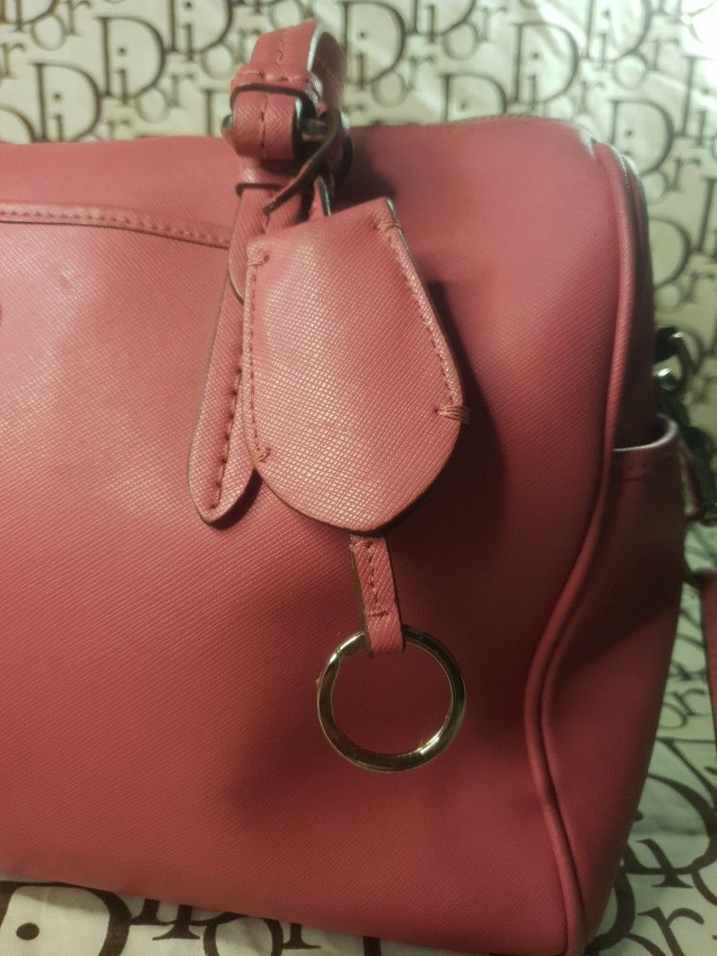 Vintage Coach shoulder pink bag (Category: Shoulder Bags) located in San Fernando. Submitted by retro.district. (Listing ID 1467523444, Image 3). Description: Decluttering bags RFS: MOM NEEDS TO FREE UP SOME SPACE IN HER CLOSET - Vintage Coach shoulder bag - Condition: Excellent (Rank A) - no issue - Color Rate: 9.5/10.