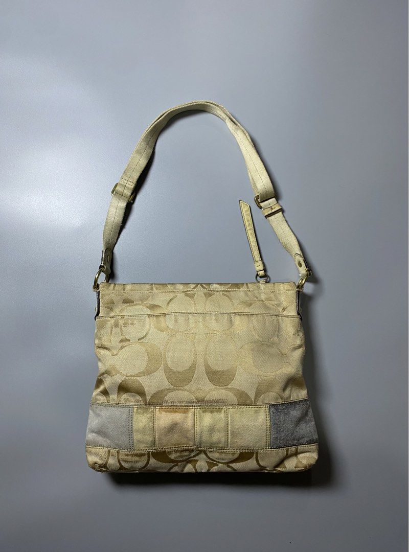 Vintage Coach Signature Patchwork Bag (Category: Shoulder Bags) located in Makati City. Submitted by earnx_ (Listing ID 1467476276, Image 2). Description: Vintage Coach Signature Patchwork Bag - With issues due to its age - Check all photos for details - Complete tags - Ykk Zip.