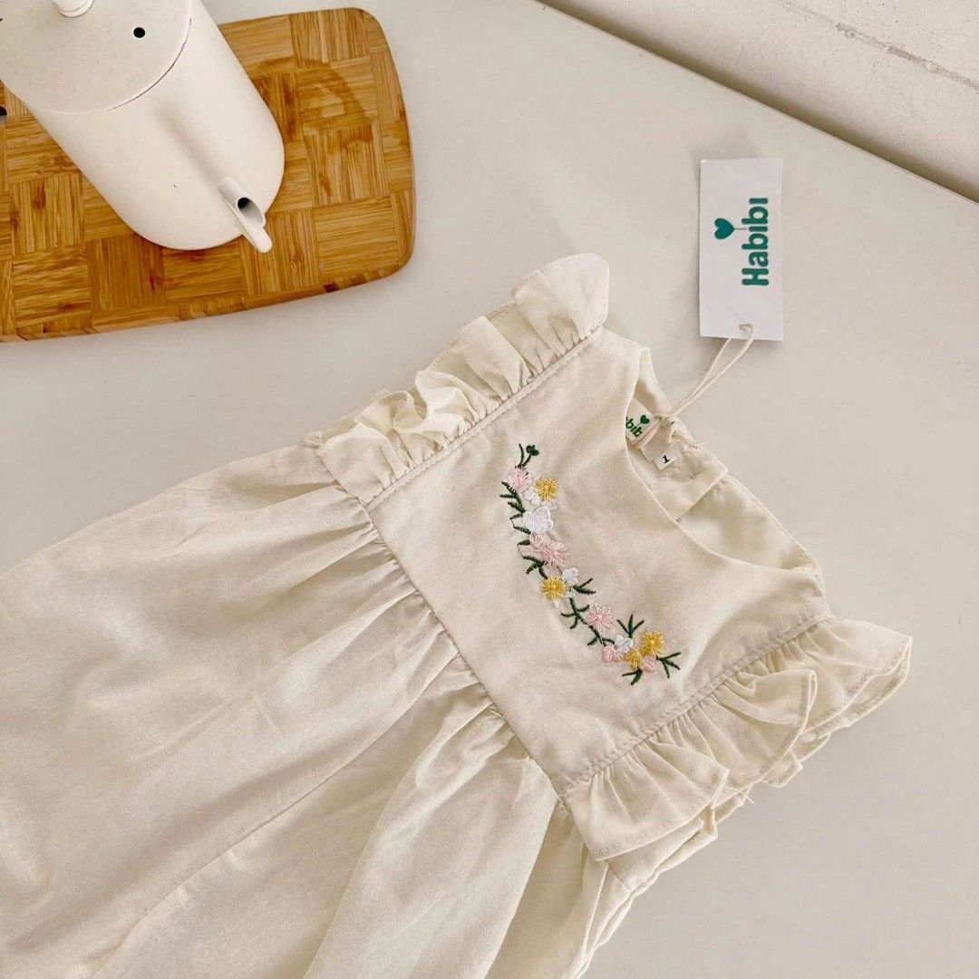Vintage Cream Jumpsuit (Category: Babies & Kids Fashion) located in Munoz. Submitted by antonettesapparel (Listing ID 1467413624, Image 3). Description: Available size 6-9m 9-12m 12-18m 18-24m 24-36m.