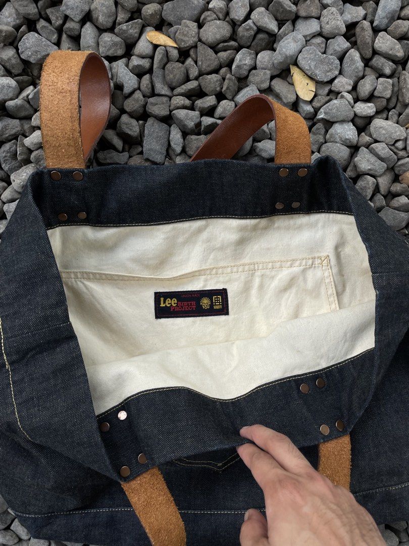 Vintage Denim Lee Tote bag (Category: Belt bags, Clutches and Pouches) located in San Fernando. Submitted by atm2025 (Listing ID 1467489792, Image 2). Description: .