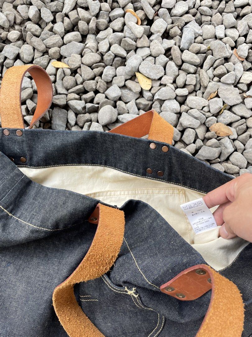 Vintage Denim Lee Tote bag (Category: Belt bags, Clutches and Pouches) located in San Fernando. Submitted by atm2025 (Listing ID 1467489792, Image 3). Description: .
