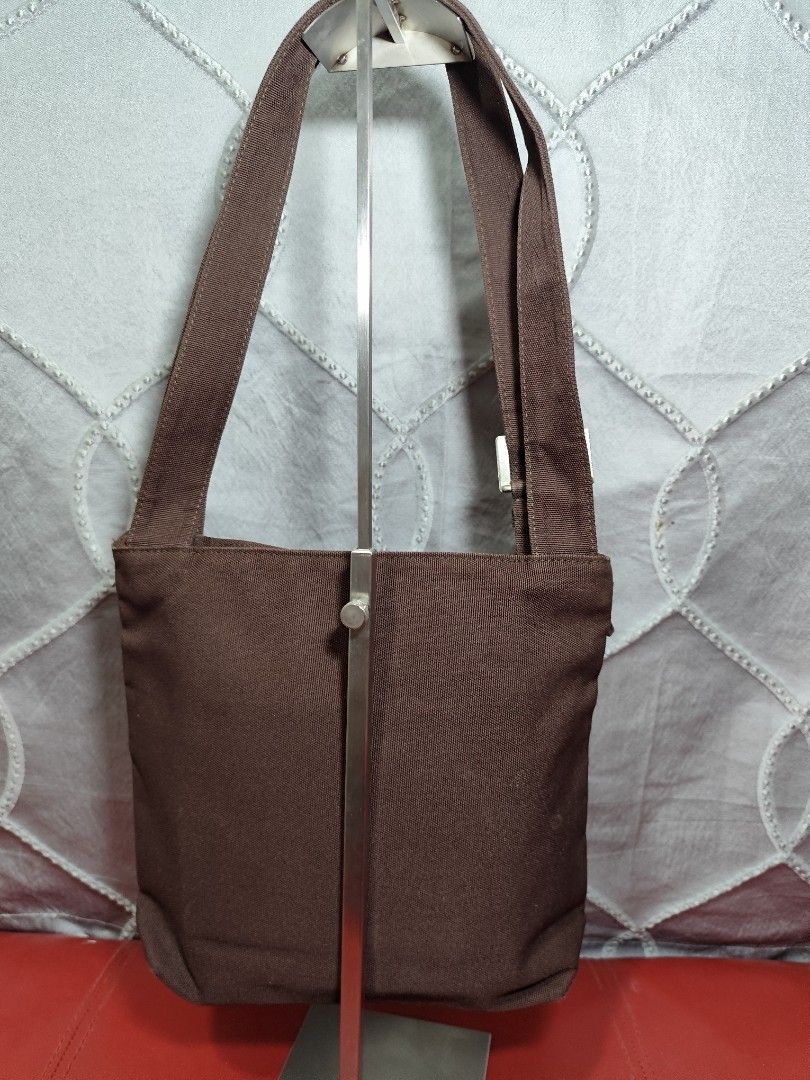 vintage ESPRIT canvass zippered tote (Category: Tote Bags) located in Santa Rosa. Submitted by ahroncatpad (Listing ID 1467383766, Image 3). Description: authentic vintage Esprit brown color canvass tote bag small-med size zippered lock working with zippered pocket inside penmark inside(pls.see pic).
