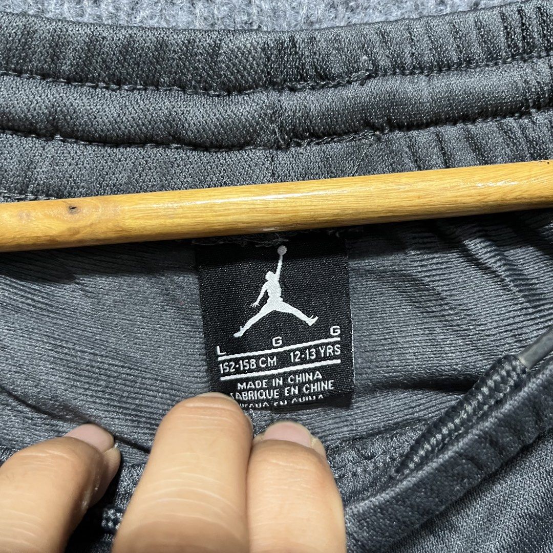 Vintage Jordan short (Category: Shorts) located in Kadingilan. Submitted by tejaresnick (Listing ID 1467539604, Image 3). Description: Very good condition No issue Color rate 9.5/10 .