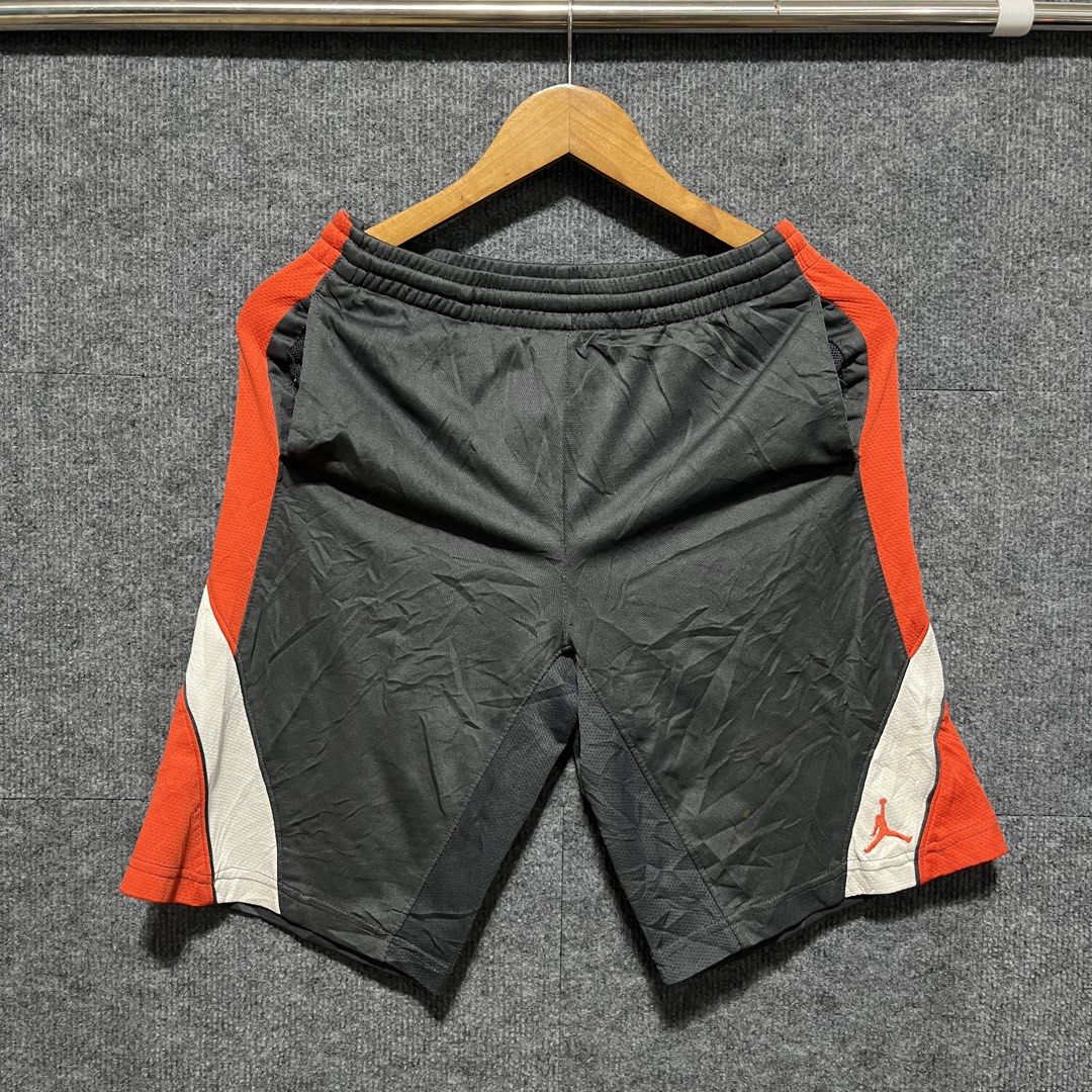 Vintage Jordan short (Category: Shorts) located in Kadingilan. Submitted by tejaresnick (Listing ID 1467539604, Image 1). Description: Very good condition No issue Color rate 9.5/10 .