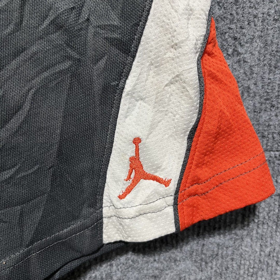 Vintage Jordan short (Category: Shorts) located in Kadingilan. Submitted by tejaresnick (Listing ID 1467539604, Image 2). Description: Very good condition No issue Color rate 9.5/10 .