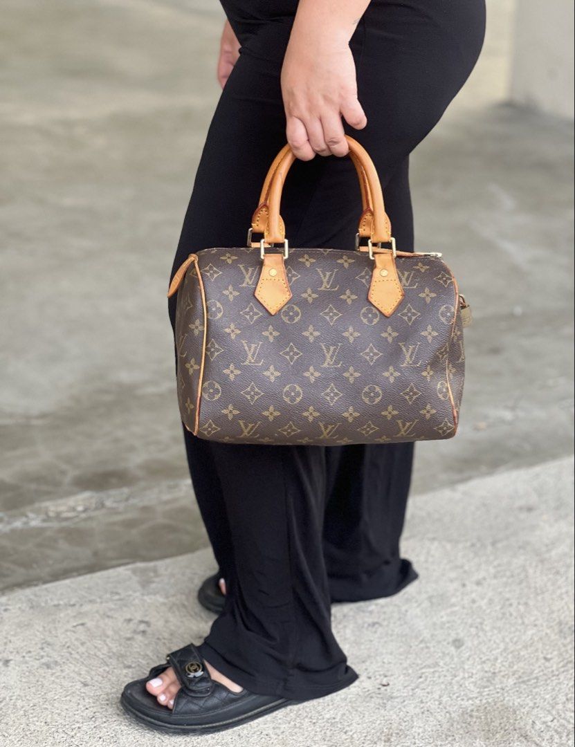 Vintage LV Speedy 25 (Category: Luxury Bags & Wallets) located in Angeles City. Submitted by omgjenney10 (Listing ID 1467520862, Image 1). Description: Still presentable With twilly sa handle complete with lock and key Vintage and self authenticate.