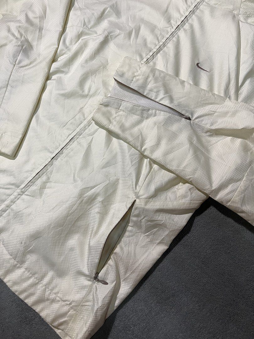 Vintage Nike Golf Tracksuit (Category: Activewear) located in Marilao. Submitted by thriftyy_69 (Listing ID 1467408125, Image 3). Description: * ��Very Good Condition * ��Color rate: 9/10 * �width: 20 * ��length: 25.5 * ��Best fit: Medium .