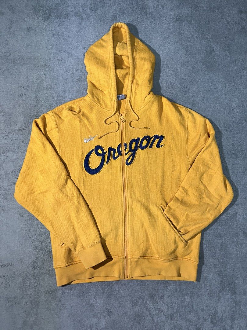 Vintage Nike Oregon State (Category: Activewear) located in Marilao. Submitted by thriftyy_69 (Listing ID 1467407548, Image 1). Description: * ��Very Good Condition * ��Color rate: 9/10 * �width: 22 * ��length: 27 * ��Best fit: Medium.