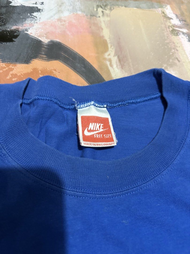 Vintage nike tshirt (Category: Tshirts & Polo Shirts ) located in Las Pinas. Submitted by thrftmnl. (Listing ID 1467426500, Image 3). Description: Vintage nike Tshirt Size: ONE SIZE on tag (fits Large) Width: 21 Length: 27.5 Issue: pinhole.