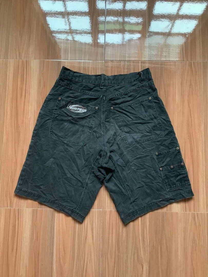 Vintage Pelle Pelle (Category: Shorts) located in Canaman. Submitted by stayhypethrifted (Listing ID 1467485685, Image 1). Description: .