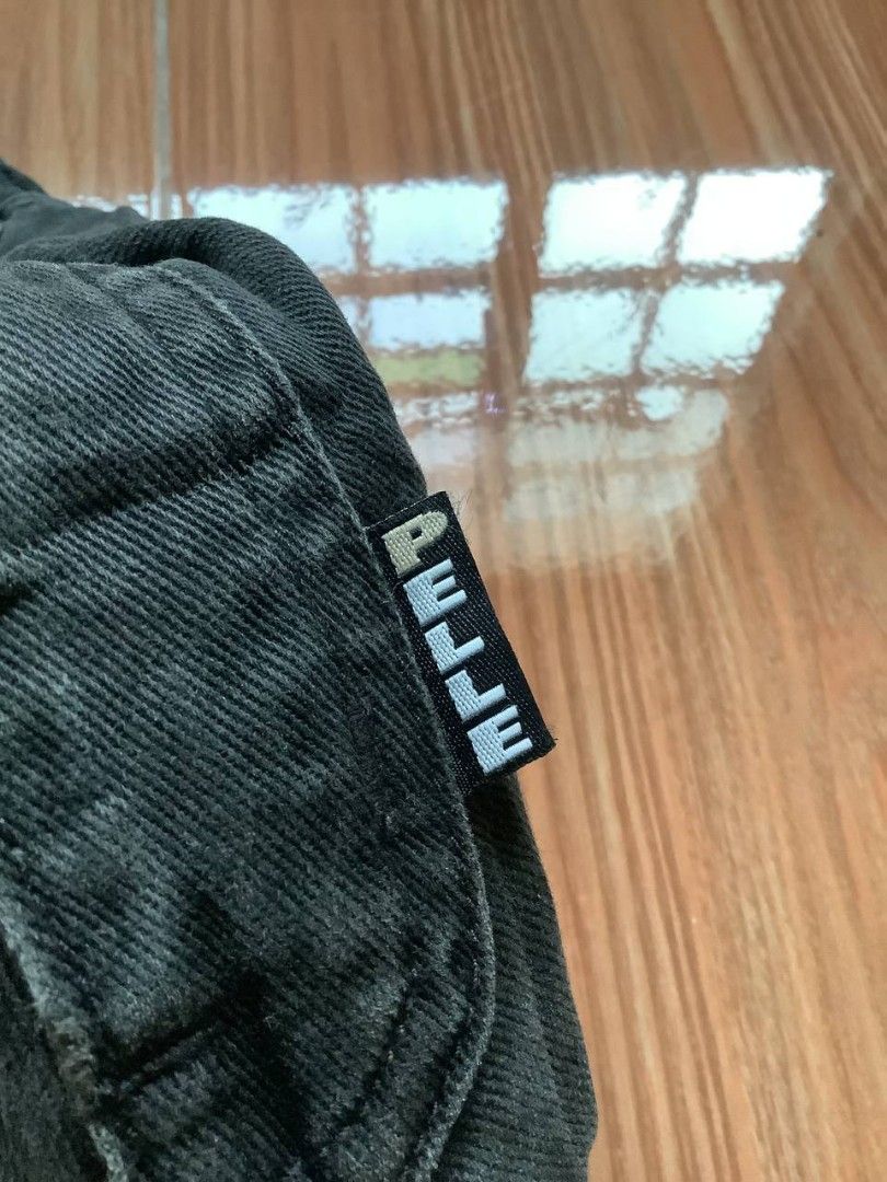 Vintage Pelle Pelle (Category: Shorts) located in Canaman. Submitted by stayhypethrifted (Listing ID 1467485685, Image 3). Description: .
