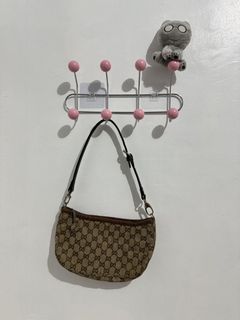 (Category: ) located in . Submitted by pret.sells (Listing ID 1467545781, Image 1). Description: .