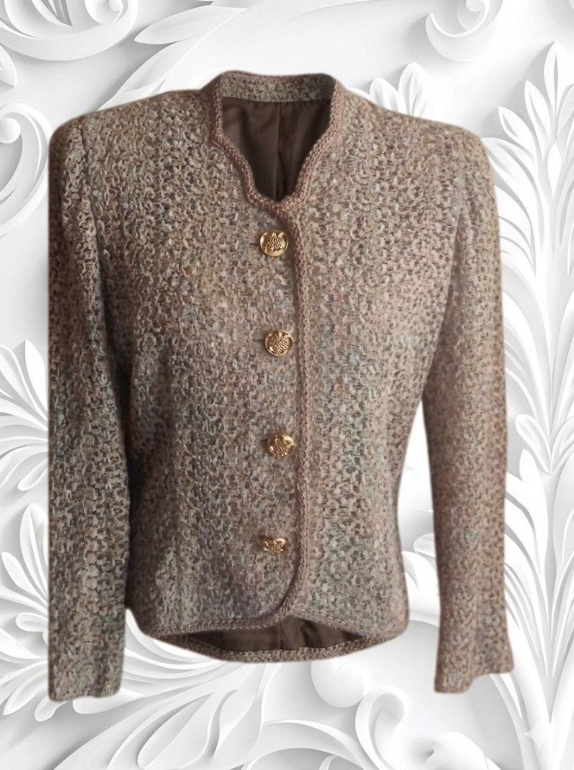 Vintage Soir Dolce Textured Embossed Embroidery Evening Jacket (Category: Coats, Jackets and Outerwear) located in Bacoor. Submitted by aithriftcloset (Listing ID 1462178622, Image 3). Description: ⭐Multicolored Embroidery 🧥Brand: Soir Doice vintage, collarless blazer-style jacket featuring an intricate, multi-tonal guipure lace overlay in muted shades of olive green, champagne, and gold metallic threads. ⭐Key Details & Features: 👉Neckline & Tr