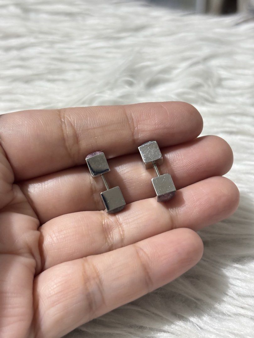 Vintage Swatch Bijoux Cube stud earrings (Category: Earrings) located in Paranaque City. Submitted by dalle_closet (Listing ID 1467446355, Image 3). Description: original swatch.