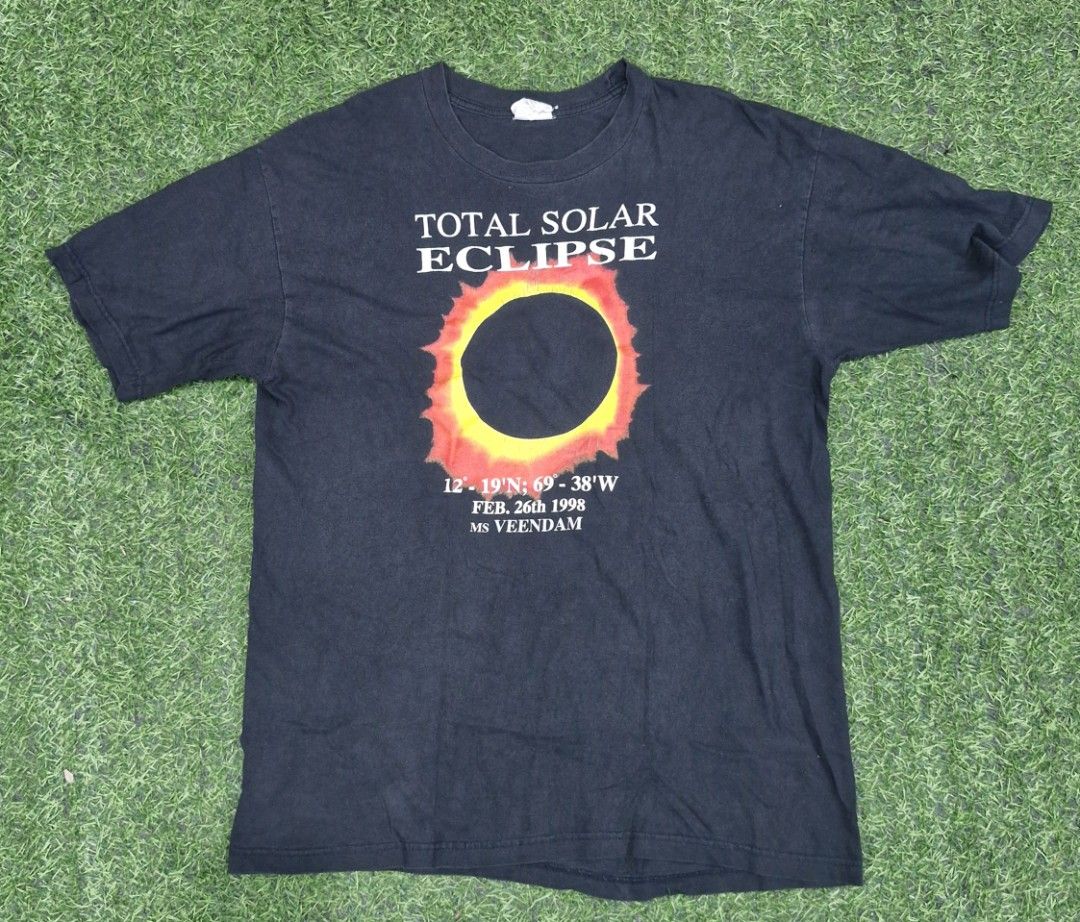 Vintage total solar eclipse (Category: Tshirts & Polo Shirts ) located in Pili. Submitted by the_g_thrift (Listing ID 1467486296, Image 1). Description: size large on tag dimes: 22.5 x 30 issue: multiple pinhole faded and crack print 1-2-2 stitching.